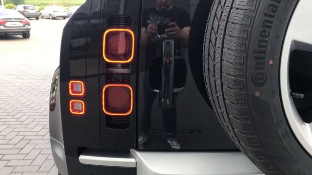 Land Rover Defender 5Dr 3.0D D6H 249 PS AWD Auto SP3 HSE - обзор автомобиля из наличия смотреть онлайн