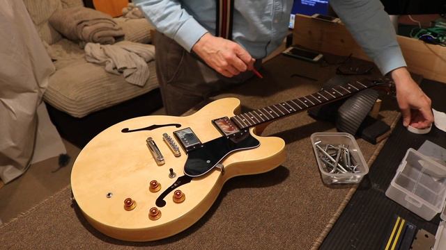 One of the prettiest guitars to hit my bench, the Epiphone Dot and, of course, Georgie Girl смотреть онлайн
