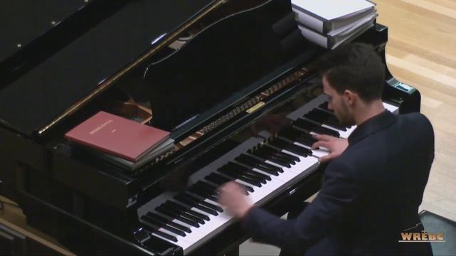 Жизнь бежит стремительной рекою..