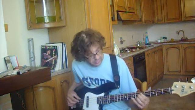 Antonello Detoma Solo Bass on "Como Candela" смотреть онлайн