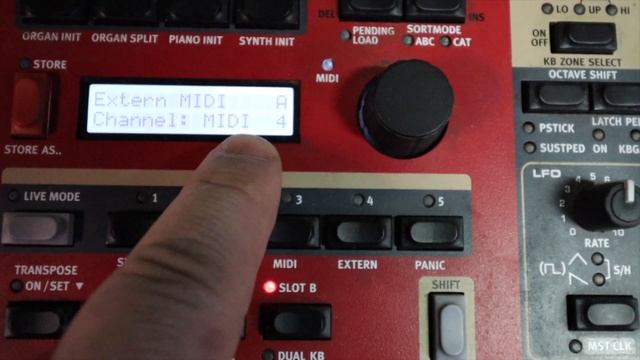PORADNIK CHAŁTURNIKA - #18 - POŁĄCZENIE VOICELIVE 2 Z INSTRUMENTEM KLAWISZOWYM. смотреть онлайн