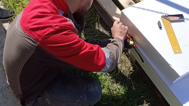 Утепление оконных откосов газобетонного дома, приклейка пенополистирола на клей-пену Ceresit CT84 смотреть онлайн