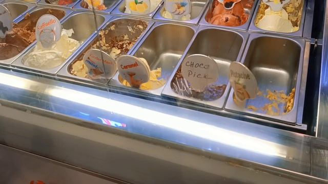 У нас вновь ЖАРА! Мороженное на террасе. смотреть онлайн