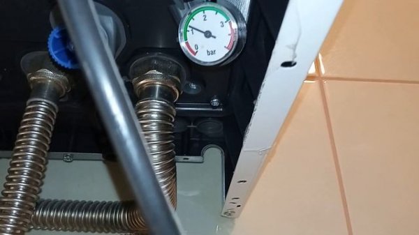 Ariston Genus One  1p4 hibakod