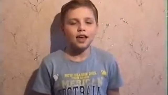 Мальчик с выражением рассказывает стих смотреть онлайн
