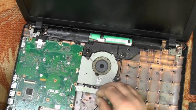 Ноутбук Asus R540B после залития... Ремонтируем.... смотреть онлайн