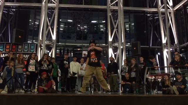 Руслан Twist. Судейский выход City Scream 2016. Popping. смотреть онлайн