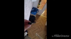 Беспроводной наушник упал и вернулся обратно