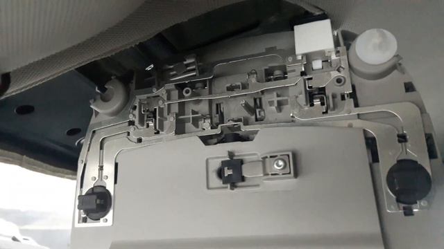 Как снять плафон салонного освещения на тойоте королле 2009г