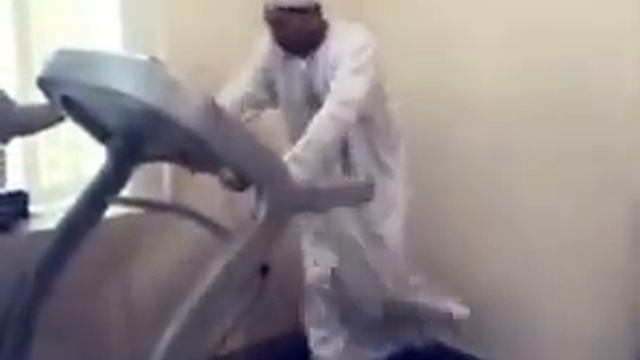 АРАБ ВИЗЖИТ   (THE ARAB SQUEALS)