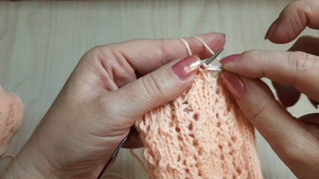 Следки с ажурным узором. Вязание спицами смотреть онлайн
