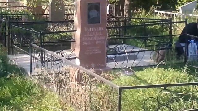 Облагораживание места захоронения и установка памятника... смотреть онлайн