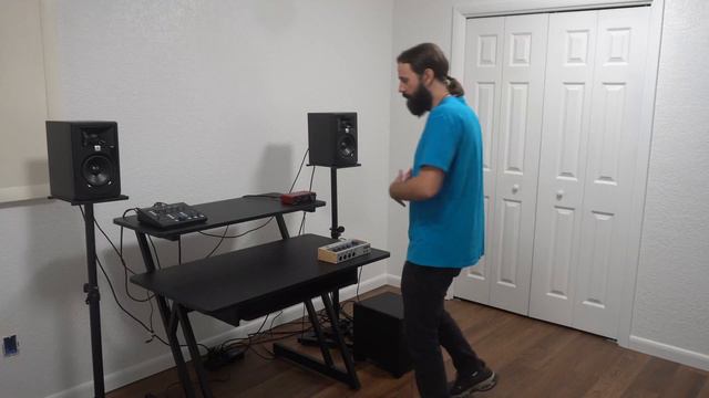 Setting Up Music Desk In New Studio! (Brand NEW Room) смотреть онлайн