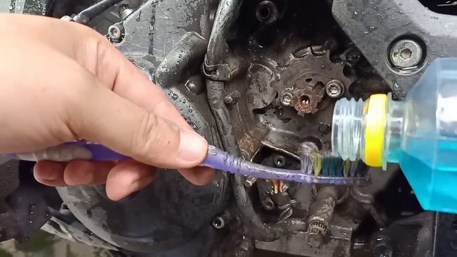 MABISANG PANLINIS NG KADENA NG MOTOR AT BISIKLETA SAMAHAN PA NG NAPAKA GANDANG CHAIN LUBE! смотреть онлайн