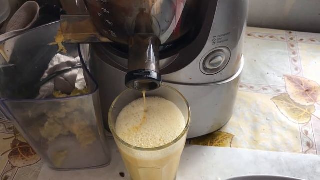 Сок из 2 апельсинов & яблок. сокопресс Bork смотреть онлайн