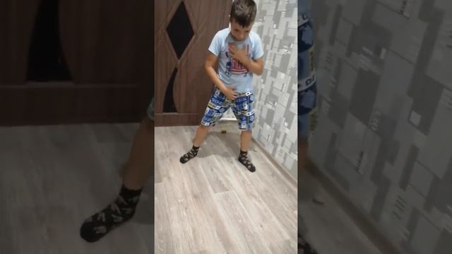 Как Серый флексит 1:01 Минуту под свои арабские танцы. смотреть онлайн