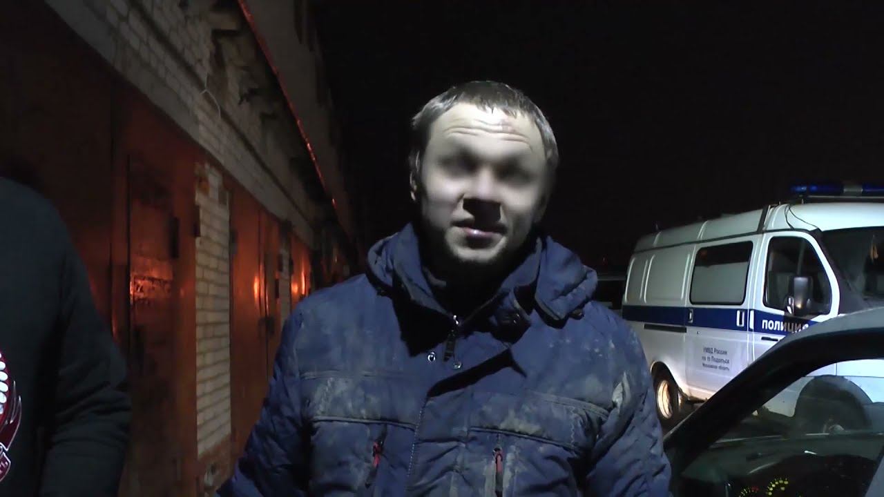 В подвале гаража наркоторговца из Подольска полиция обнаружила парник, где он выращивал коноплю смотреть онлайн