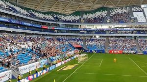 Фанаты ФК Крылья советов просят помощи у трибун, скандируя речевку "Вперёд! За крылья!"