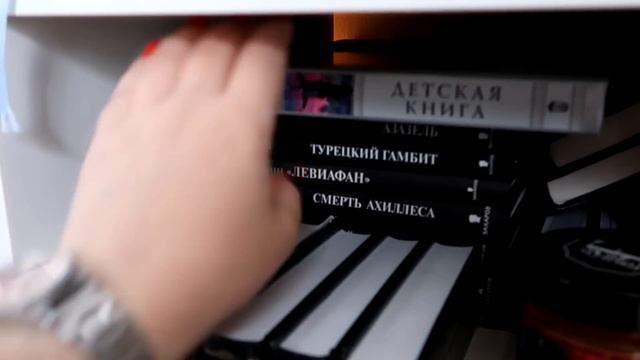 НОВЫЕ КНИГИ, РАСПАКОВКА ПОДАРКОВ И ОТПУСК С 2 TALK GIRLS? смотреть онлайн