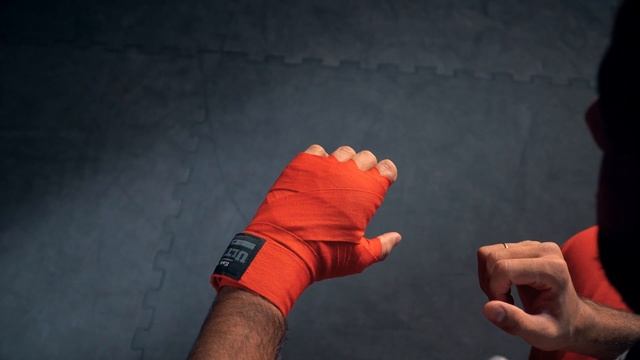 КАК БИНТОВАТЬ РУКИ В БОКСЕ И ММА смотреть онлайн