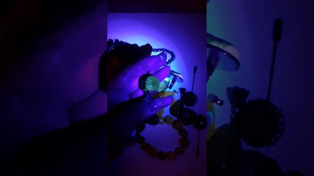 Янтарь в ультрафиолете#amber #handmadejewelry #jewellery #украшения#янтарь #калининград #мастерская