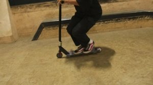 Как сделать бар на бар на самокате | How to do double bar tricks