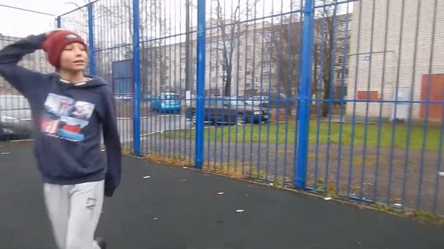 БЬЁМ УДАРЫ РАЗНЫМИ МЕЧАМИ смотреть онлайн