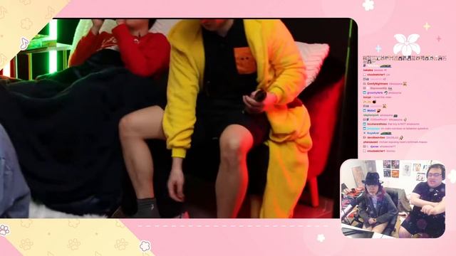 LILYPICHU AND SCARRA REACT TO TOAST LOOKS GOOD IN LEGGINGS? OFFLINETV CHRISTMAS UNBOXING смотреть онлайн