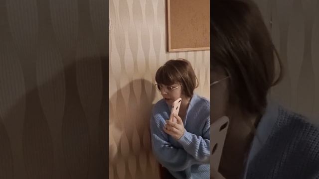 Мама забрала телефон у ребёнка!Из-за чего? смотреть онлайн