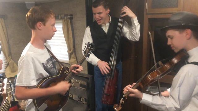 GIRL FROM WEST VIRGINIA BLUEGRASS JAM - Doyle Lawson Cover смотреть онлайн