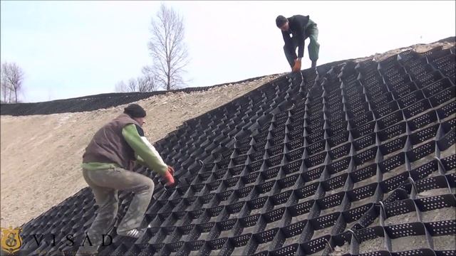 Укладка георешотки на склоне от компании "VISAD" смотреть онлайн