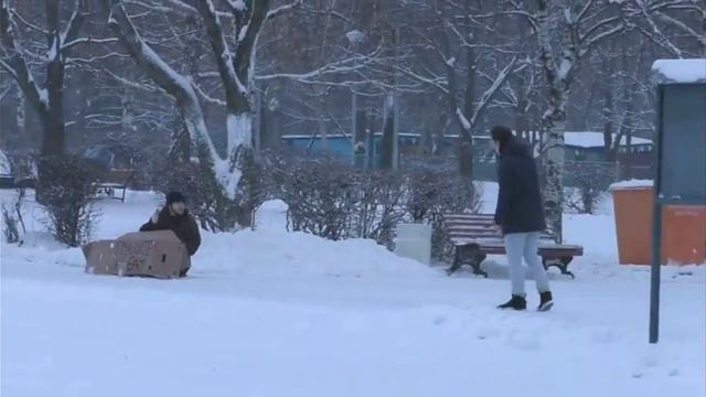 социальный эксперимент,как люди будут реагировать на это🧐 смотреть онлайн