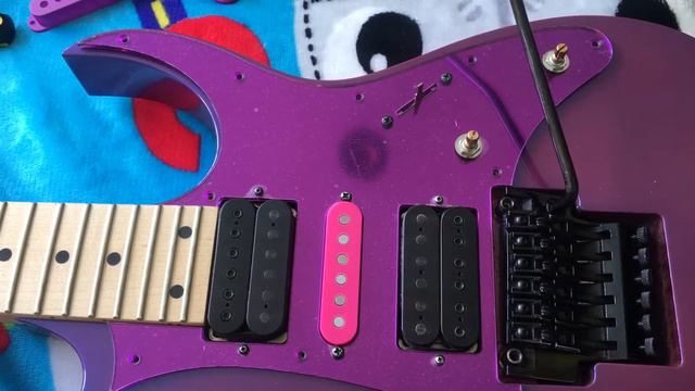 Ibanez RG550 - Cambio de golpeador смотреть онлайн