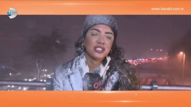 Renkli Sayfalar 171. Bölüm- Fulya Öztürk habere gitti, haber oldu! смотреть онлайн