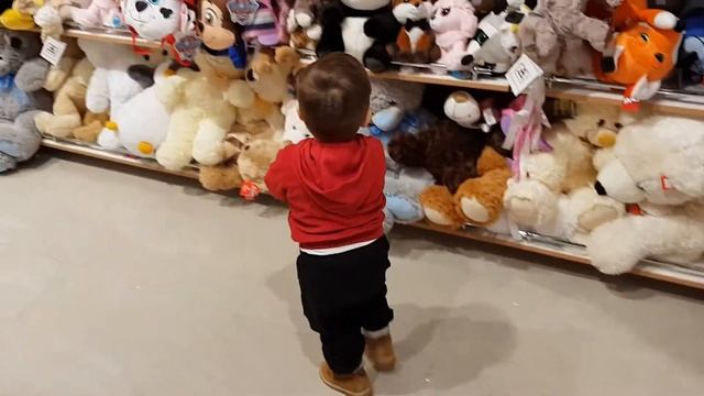 VLOG: День Рождения Дани, выбираем подарок в детском магазине / Choosing a birthday gift for Daniel смотреть онлайн