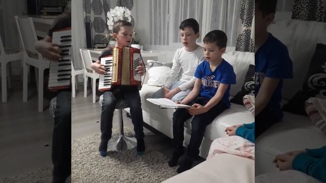 FRATIORII JULA - Intr-o tara îndepărtată смотреть онлайн