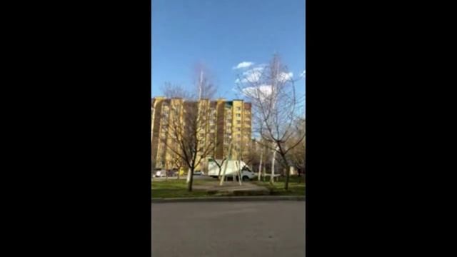 Девочки со скакалкой и бабушка на лавочке! Ситуация с точки зрения этикета! смотреть онлайн
