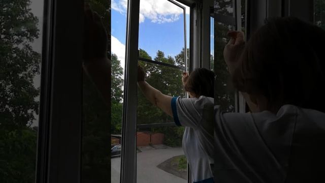 Мастер класс от Наташи, как вставить москитную сетку в окно! смотреть онлайн