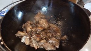 Бараньи ребрышки. Как приготовить ребрышки. Бараньи ребрышки с луком. Бараний бок.