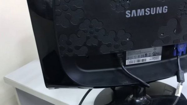 Монитор Samsung SyncMaster 933nw