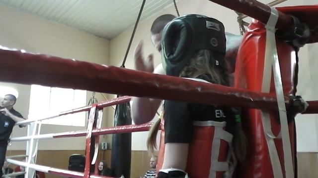 Даша в черном 2 и 3 раунд. Чемпионат Полтавской обл. по тайландскому боксу. смотреть онлайн