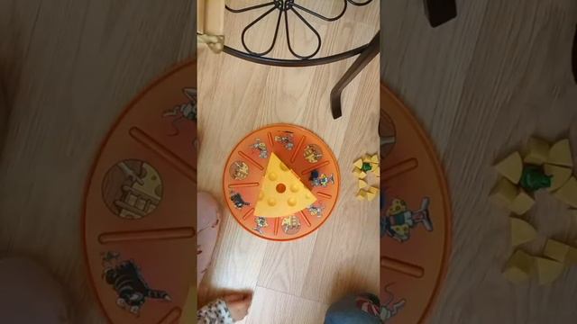 "Кусочек сыра" семейная игра #семья #играем смотреть онлайн