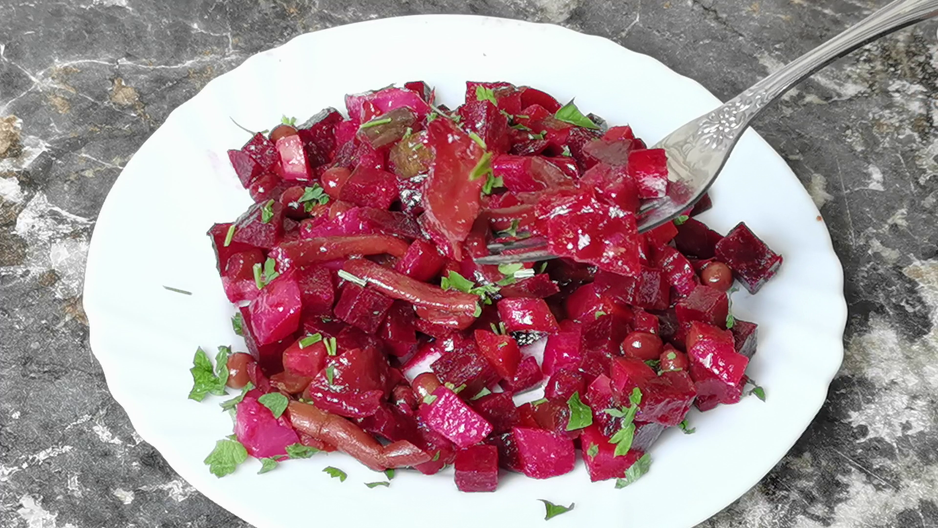 И почему я раньше так не делала? Теперь винегрет делаю только так!Винегрет по-новому смотреть онлайн