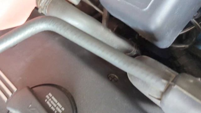 Audi A4 2.8 V6 Smoke in the engine compartment смотреть онлайн