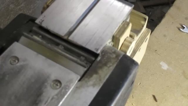 Установка и ножей в электрорубанок и их настройка. смотреть онлайн