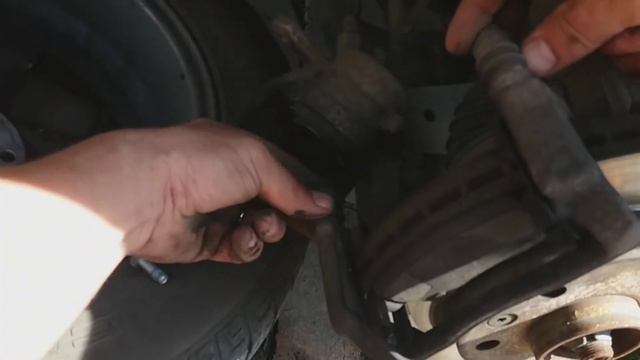 Замена передних тормозных колодок Reno Duster 2x4?️КАК ПОМЕНЯТЬ САМОМУ? смотреть онлайн