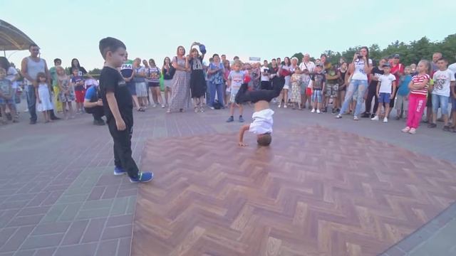Чёрный vs Лев - День Молодёжи смотреть онлайн