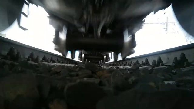 Съёмка под поездом Движение поездов в Саратове №10 смотреть онлайн