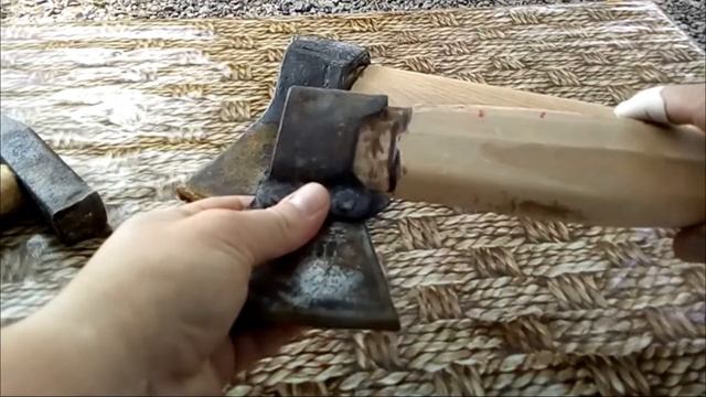 Как насадить топор на топорище. Простой и НАДЕЖНЫЙ способ/ ПОПРОБУЮСАМА