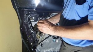 SsangYong Rexton. Замена замка водительской двери.